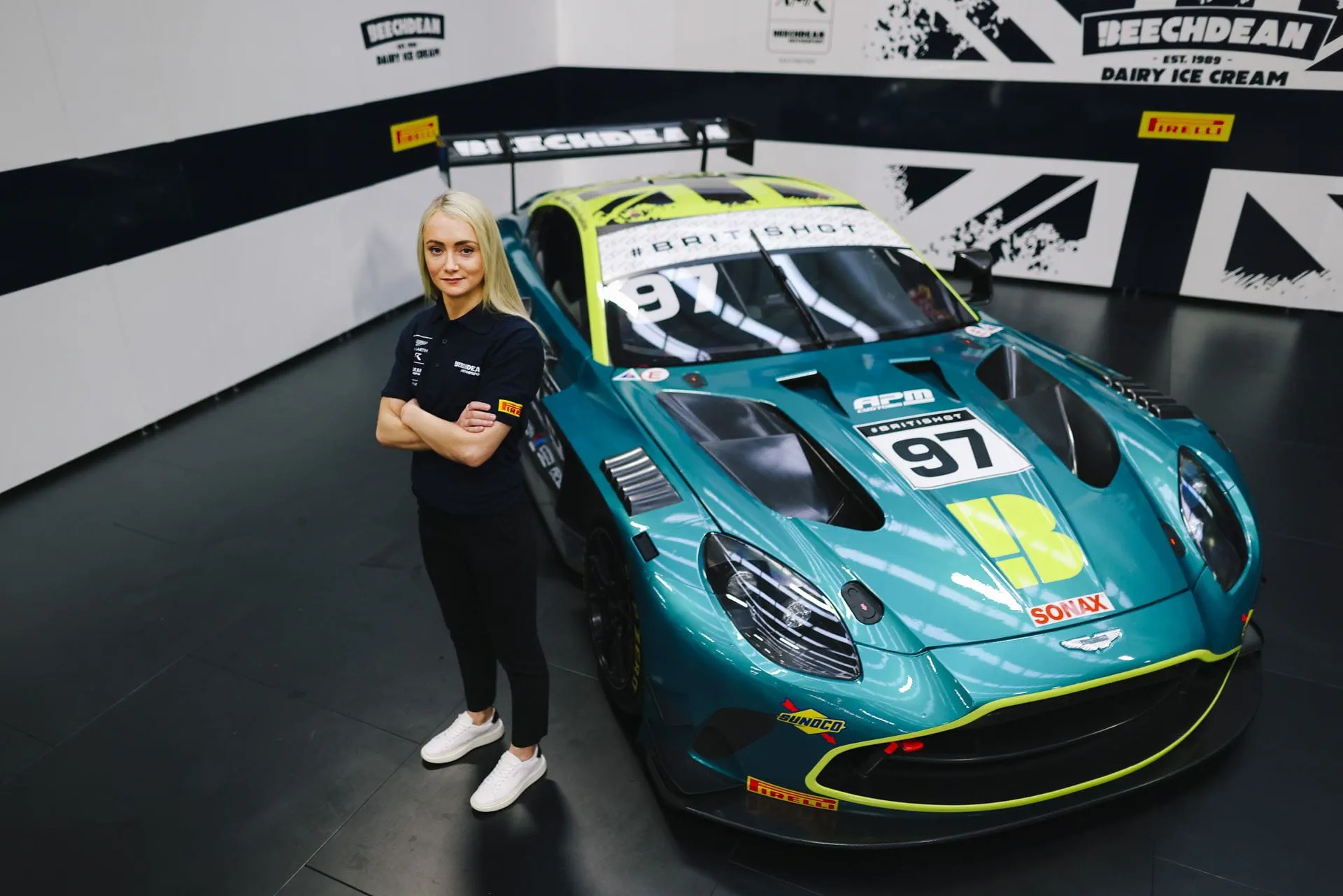 Aston Martin GT3 - Jessica Hawkins